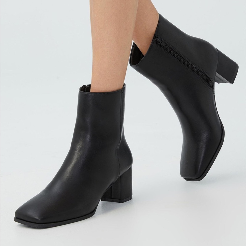 Rubi Shoes by Cotton On Wide Fit
WIDE FIT ASHLEA SQUARE TOE CLASSIC BOOT - - Picture 5 of 5